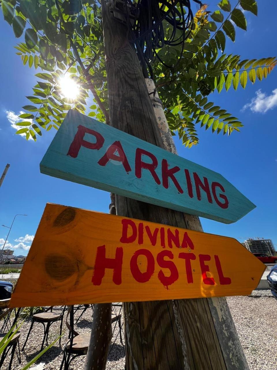 Divina Hostel Tiranë Eksteriør bilde